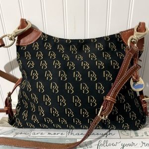 Beautiful Dooney & Bourke Crossbody In perfect Condition